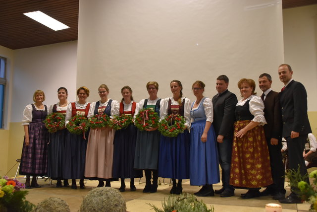 Acht Meisterinnen wurden geehrt, die die Prüfung gemacht haben.