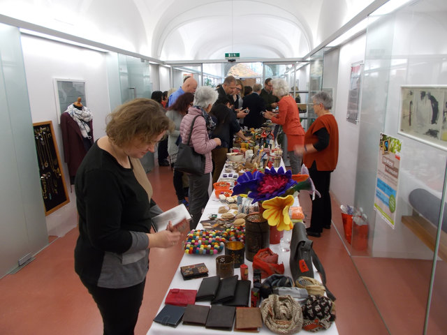 Der Welser Weltladen bot viele Fairtrade-Artikel an. | Foto: Bezirkshauptmannschaft Wels-Land