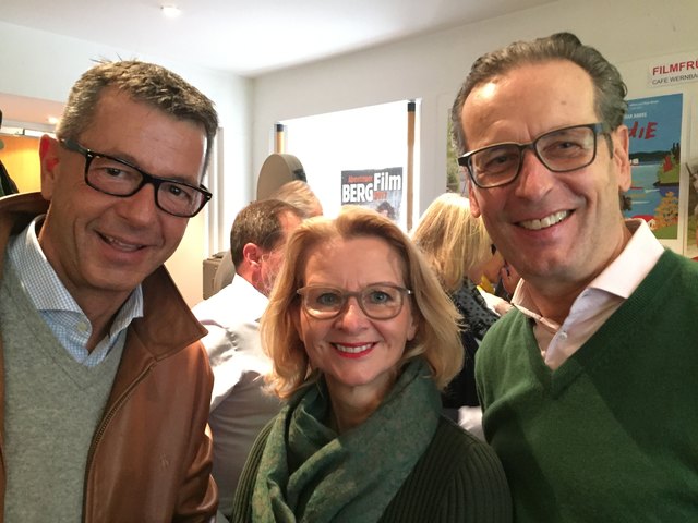Bezirksblätter-GF Michael Kretz mit Andrea und Wolfgang Schneider (GF Siemens Salzburg).
