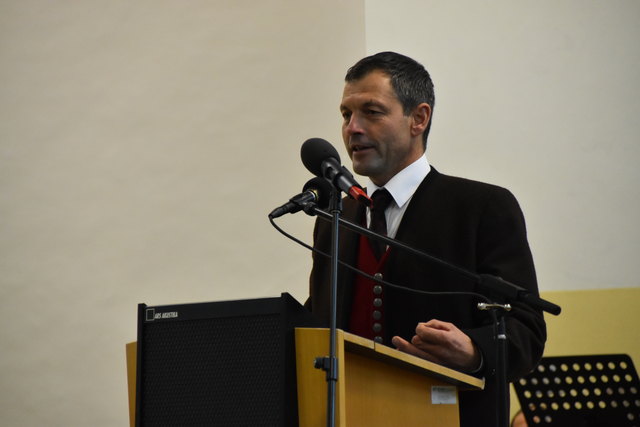 Bezirkskammerobmann Johann Gwiggner bei seiner Festrede.