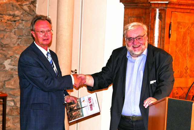 WHB-Präsident Erich Rabl und Günter Ofner, Präsident von "Familia Austria" | Foto: Museum Horn/Wolfgang Andraschek