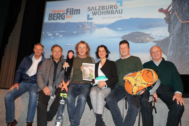 v.l. Roland Wernik (Geschäftsführer Salzburg Wohnbau), Bürgermeister Max Aichorn (Kleinarl), Extrempsortler Joe Pichler, Renate Wurm (Das Kino), Bürgermeister Andreas Wimmer (Kuchl) und Karl-Ludwig Vavrovsky (Aufsichtsratvorsitzender Salzburg Wohnbau). | Foto: Foto: Franz Neumayr