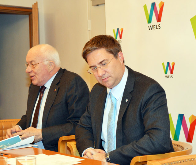 Herwig van Staa und Bürgermeister Andreas Rabl bei der vor der Gedenkveranstaltung angesetzten Pressekonferenz. | Foto: Stadt Wels