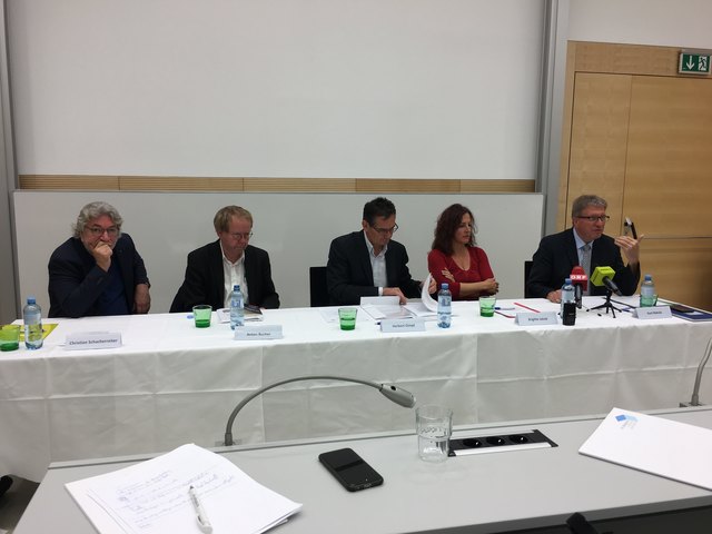Vertreter aus Bildung diskutierten über eine mögliche Zukunft des Ethikprogrammes.
