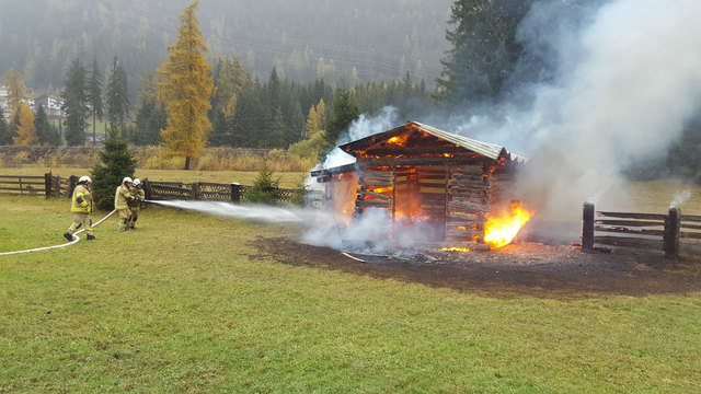 Die Polizei klärte die Brandursache des Stadelbrandes in St. Jakob am Arlberg. | Foto: ZOOM.TIROL
