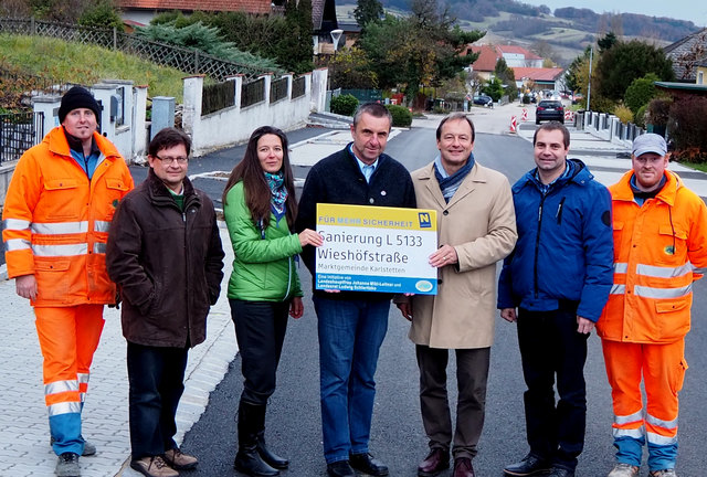 Rene Hubmayer (Straßenmeisterei St. Pölten-West),  Josef Vogl (NÖ Straßenbauabteilung St. Pölten), Elisabeth Hauer (Leiter-Stv. der NÖ Straßenbauabteilung St. Pölten), Anton Fischer (Bgm. von Karlstetten), LAbg. Martin Michalitsch, Reinhard Hofer (Leiter-Stv. der Straßenmeisterei St. Pölten-West), Jörg Knedelstorfer (Straßenmeisterei St. Pölten-West), | Foto: privat
