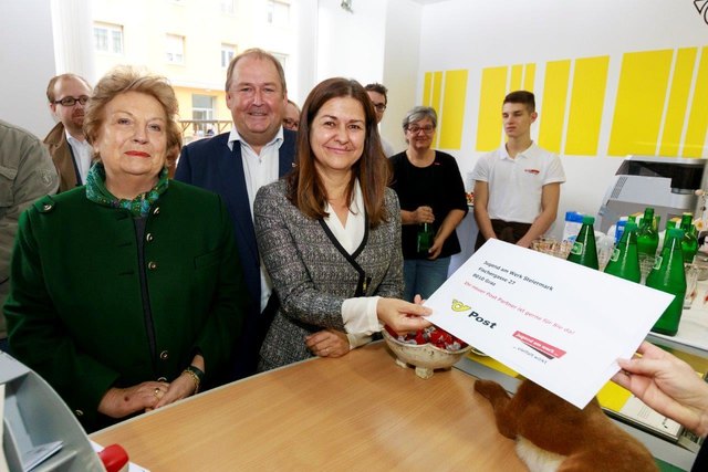 Erster Brief ist abgeschickt: Rieder, Krautgartner, Kampus (v. l.)