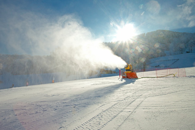 Letzte Woche gingen die Schneekanonen in Betrieb. | Foto: Zinkenlifte