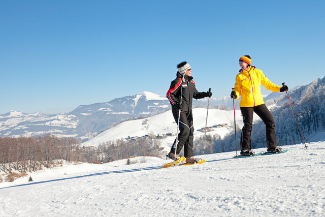 Es muss nicht immer Skifahren sein: Schneeschuhwandern und Panorama genießen sind eine kontemplative Alternative. | Foto: Zinkenlifte