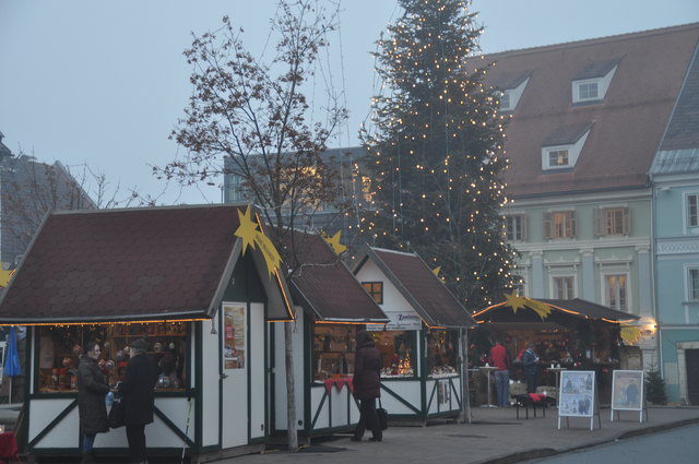 Kommt immer besser bei den Besuchern an: Der Feldkirchner Christkindlmarkt am Hauptplatz wird heuer noch größer | Foto: Friessnegg