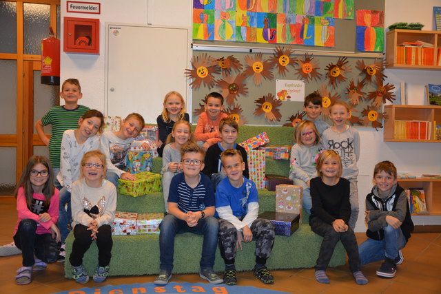 Weihnachten im Schuhkarton an der VS Mathon