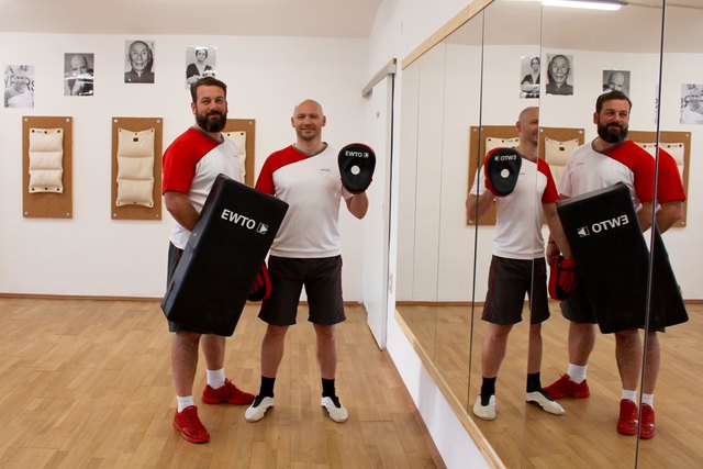 Mario Berger (l.) und Sascha Wiederkom im neuen Wing-Tsun-Trainingsraum in der Trauttmansdorffgasse 8.