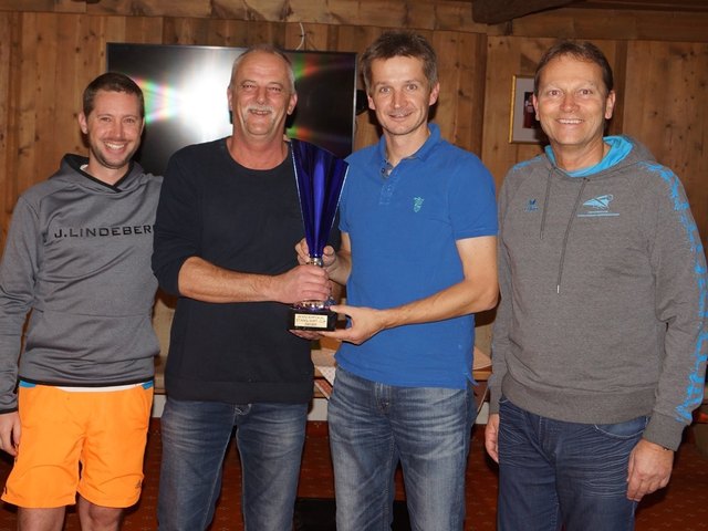 Sportwart Christian Mattevi und TC K/E-Obmann Helmut Kneißl (re.) gratulierten dem Siegerduo Gerry Weitlaner und Ingo Noichl zum Sieg beim Stanglwirt-Cup. | Foto: Tennisclub Kirchdorf/Erpfendorf