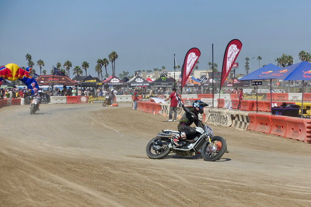 Querfahren mit dem Bike funktioniert auf Sand besonders gut. | Foto: © Ralf Schütze / mid / TRD