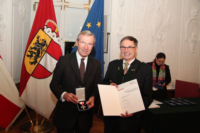 Landeshauptmann Wilfried Haslauer mit Josef Kössler.