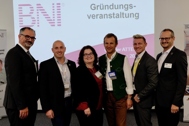 Das Führungsteam des Unternehmerteams BNI Attersee mit ihrem Partnerdirektor: Michael Karl Sulzbacher (Private Banking Attersee), Johann Wienerroither (Remax Vöcklabruck), Astrid Gassenbauer (Salzkammergut Media), Wolfgang Lindner (LIWA), Thomas Sommerer (JobService E.S.) und Stefan Haselsteiner (Haselsteiner Training) | Foto: BNI/Brunbauer