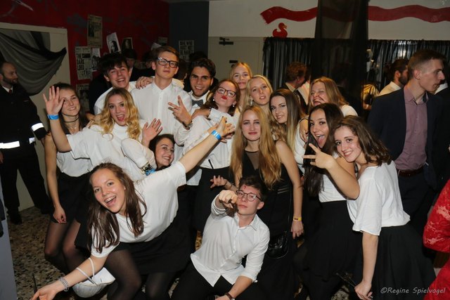 Ein gut organisierter Ball mit zauberhafter Mitternachtseinlage der Schüler des Borg Neulengbach.