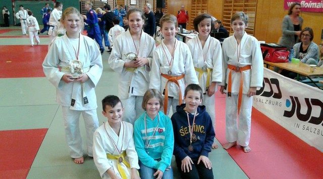 Bereits die jüngsten Judoka (im Bild die U10 und U12) konnten sich bei der Landesmeisterschaft eindrucksvoll beweisen. | Foto: Judogym