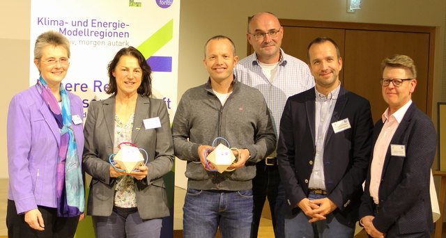 Von links: Bettina Bergauer (BMLFUW), Sabine Watzlikr, Günther Rampitsch, (KEM-Manager im Energieparadies Lavanttal), Gerhard Pausch (KEM Seenland/Gewinner KEM Projekt des Jahres 2016), Christoph Wolfsegger (Programm Manager Klimafonds), Gerfried Koch (KEM Baden/KEM Manager des Jahres 2015). | Foto: Robert Koch