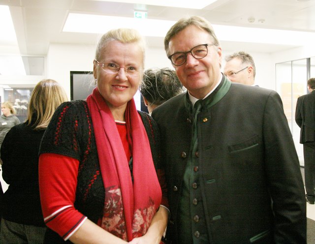 Musikerin Dina Krilic mit LH Günther Platter