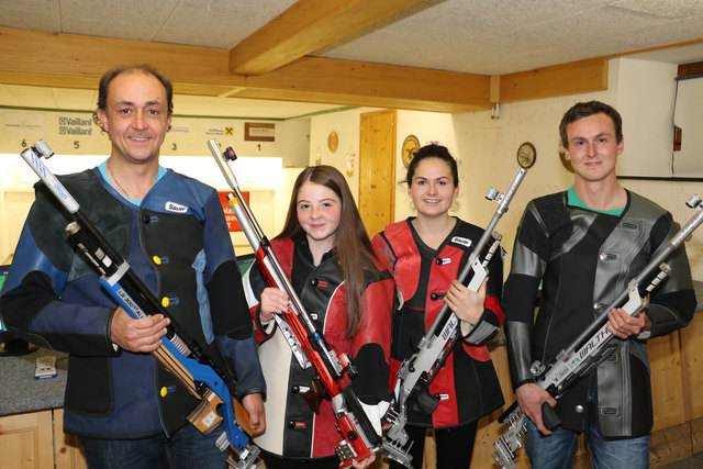 Setzten sich in einem spannenden Wettkampf gegen Titelverteidiger Roppen 1 durch - Umhausen 1 mit Martin Kammerlander, Lisa Hafner, Carina Mair und Lukas Kammerlander.