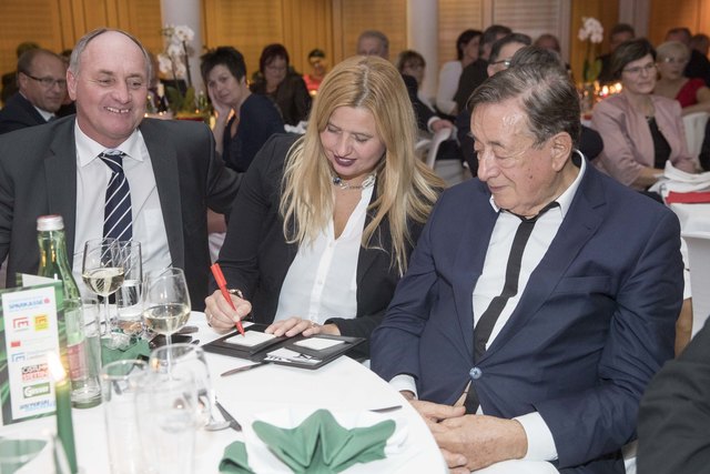 Leoben, Oesterreich,18.11.2017,Chronik. Bild zeigt ein Feature von der Straussgala 2017. 