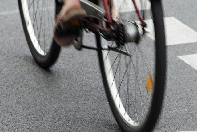 Der 17-Jährige fuhr am 18. November 2018 über die Straßenbahnüberquerung – obwohl die Ampel auf Rot stand. | Foto: Friedberg/fotolia