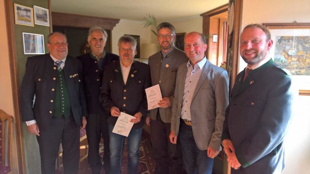 von links: Obmann Gottfried Lintschinger, Dir. Helmuth Lexer, Geehrter Manfred Kogler, Geehrter Martin Siebenhofer, Bürgermeister Gerhard Stolz, Kassier und Vereinskampfrichter Peter Moser | Foto: Johannes Lintschinger