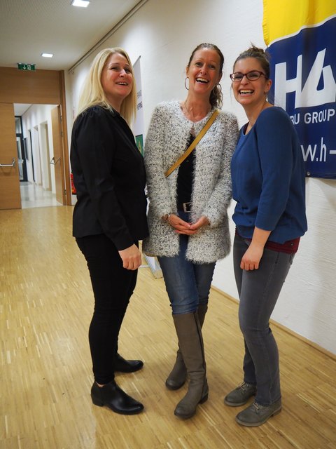 Guggi Hofbauer (r.) brachte die Besucher auch nach der Show zum Lachen.