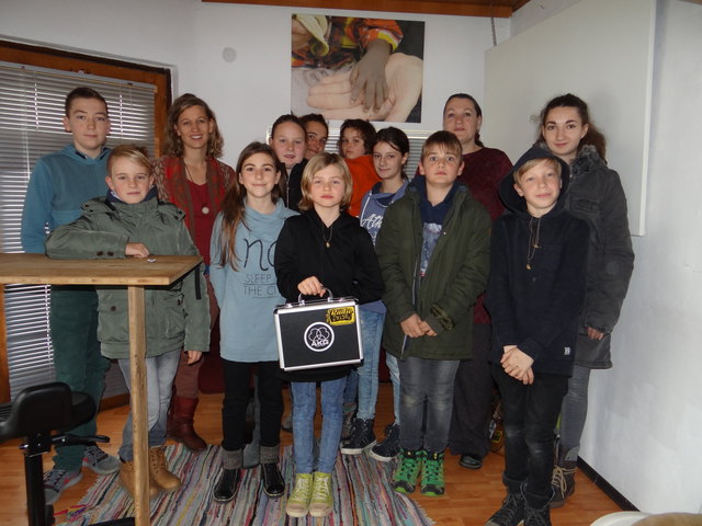 Die Schule an der Alm gestaltet den diesjährigen Schulradiotag am 27. November bei Radio B138. | Foto: Radio B138