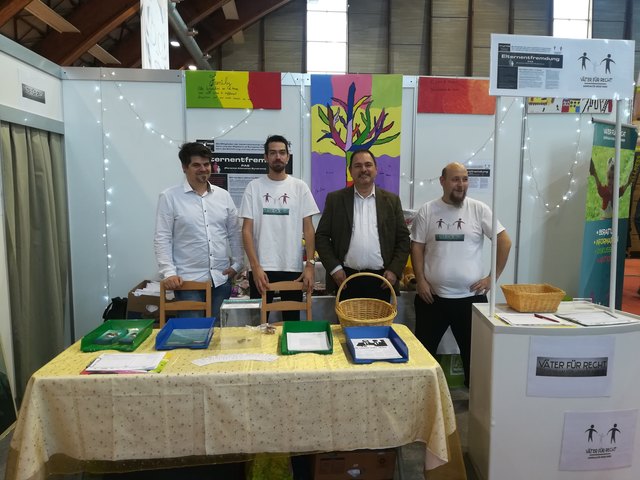 Aktiv auf der Familienmesse für eine Reform der Familienpolitik in Österreich (von Links nach Rechts): Andreas Radinger, Rene Schönfelder, Clemens Costisella, Jürgen Borlak