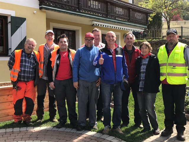 Acht Mitarbeiter haben durch das Projekt Beschäftigung gefunden | Foto: KK/FamilieJa