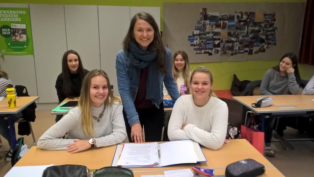 Johanna Strempfl (Mitte) besuchte Schüler der HLW Bad Aussee. | Foto: KK