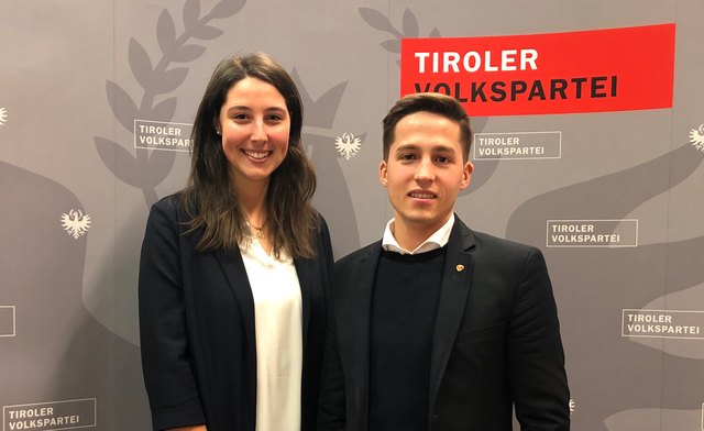 Sophia Kircher (im Bild mit JVP-Obmann Philipp Gaugl) wurde auf Platz 4 an aussichtsreicher Position gereiht, Alexander Haider kandidiert auf Platz 12. | Foto: VP