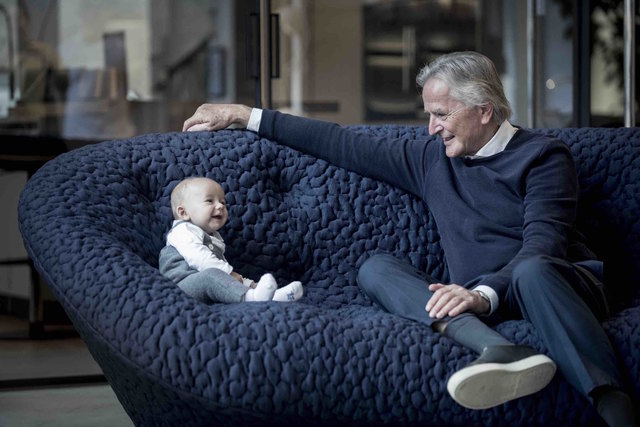 Zwei Generationen: Folke Tegetthoff mit Enkel Theo. | Foto: C. Jungwirth