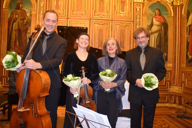 Das Trio van Beethoven mit Renate Burtscher (2.v.r.)