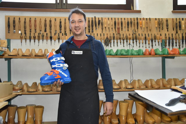 Marc Achmüller in seinem Schuhlabor