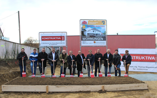 Mit dem Spatenstich fiel der Startschuss für zehn Wohnungen der Oberwarter Siedlungsgenossenschaft in Großpetersdorf. | Foto: OSG