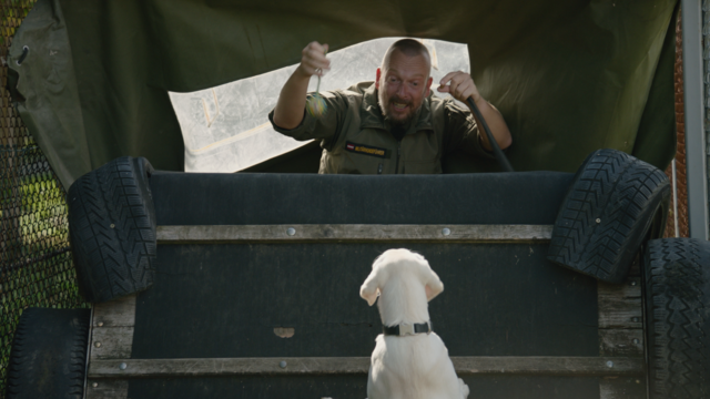 In der heutigen Folge macht Robert Kratky Bekanntschaft mit den Hunden des Militärs.