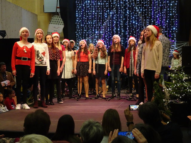 Die Sängerinnen der Schulband der Neuen Musik-Mittelschule Weiz begeisterten das Publikum