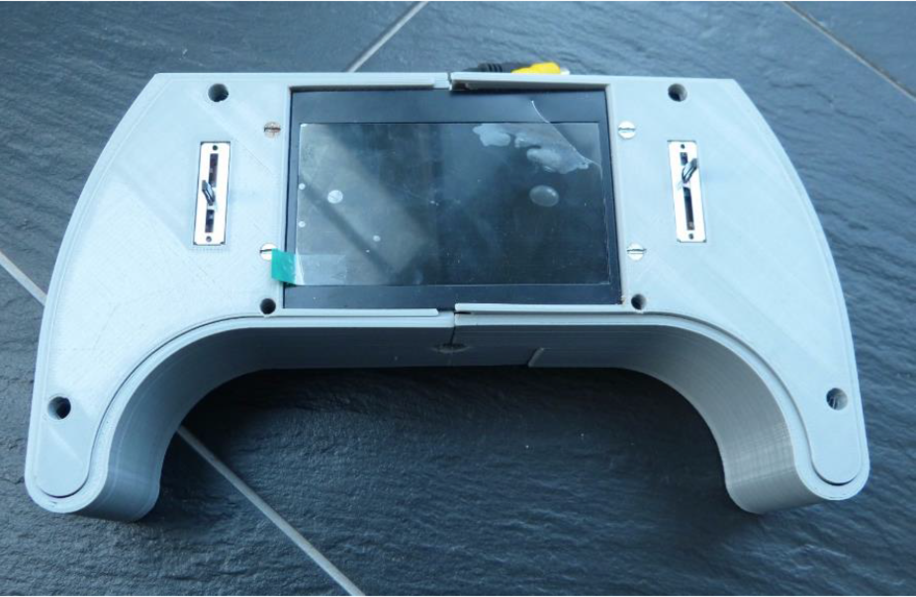 Prototyp des Controllers – Mit einer Echtzeit-Bildübertragung erhält der Jäger Einsicht über die Geschehnisse im Bau.