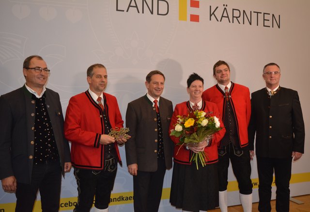 Für die Trachtenkapelle Tiffen nahm Kapellenleiterin Andrea Engber den Preis entgegen | Foto: KK