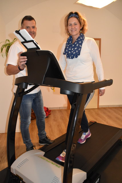 Andreas Fuchs überwacht das Training von Bianca Schmarl | Foto: Friessnegg