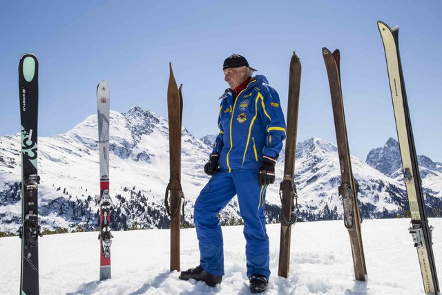 Ein Chronist der Entwicklung  des alpinen Skisports
und typischer Arlberger, ist der 80-jährige Ferdl Nöbl.
Topfit und immer noch aktiv. | Foto: © ServusTV / epo-film