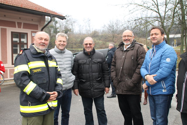 Bezirksfeuerwehrkommandant Ronald Szankovich, Matthias Mayer, Vize-Bgm. Hans Hackstock, Amtmann Christian Fröhlich und Wolfgang Gonter am TÜPL.
