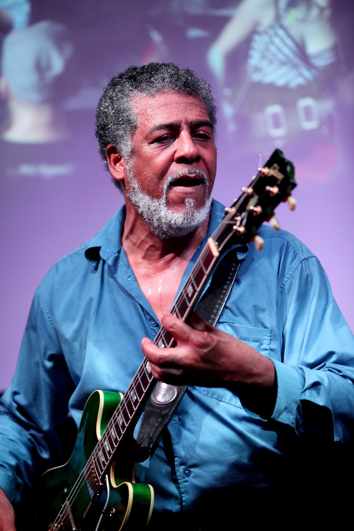 Leroy Emmanuel kommt seinem Album im Gepäck Leibnitz