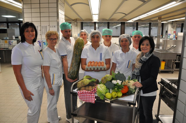 Margit Göll zu Besuch in der Küche des Landesklinikums Gmünd. | Foto: privat