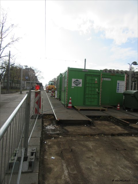 ...am Reumannplatz sind sie derzeit die Schienen zu entfernen von der Linie 67.