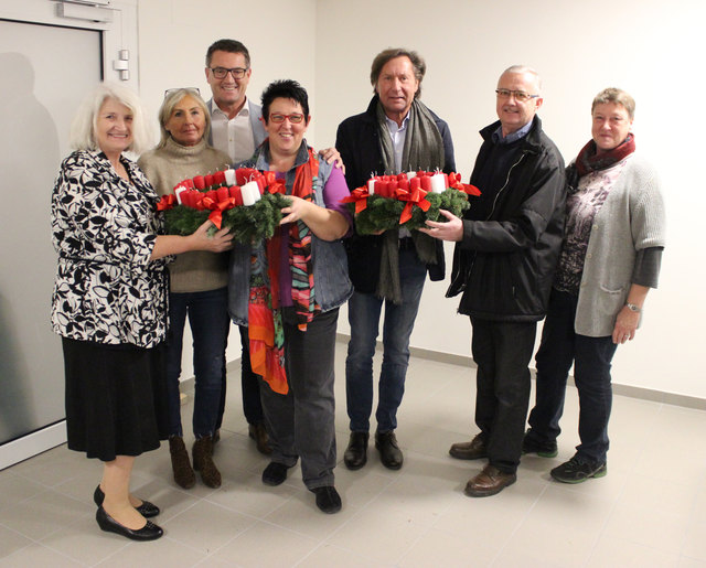 OSG-Chef Alfred Kollar, Bgm. Kurt Maczek und Sieglinde Pfänder von der Diakonie übergeben die neuen Wohnungen. | Foto: OSG