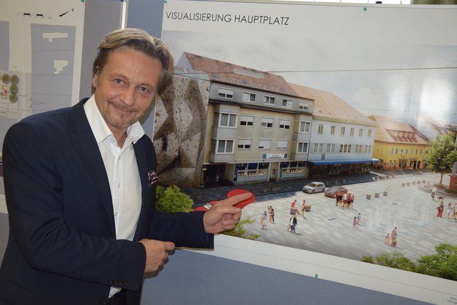 Bürgermeister Gerald Schmid freut sich auf den neuen Hauptplatz. Foto: Verderber